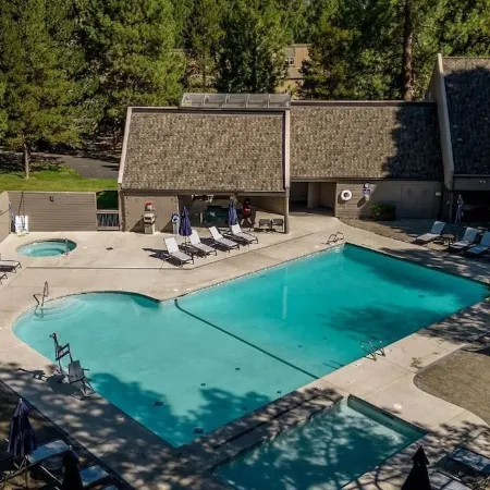 Updated Mount Bachelor Village 2-bedroom Condo,  Enjoy Resort Amenities! with AC