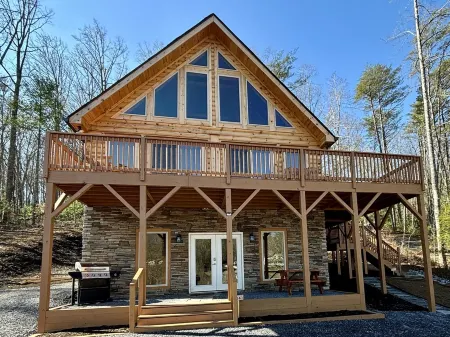 New cabin with king size bedrooms, en suite bathrooms, smart TV, decks & views.