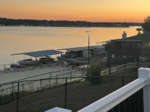 La Casita! Brand new cottage with boat parking overlooking Honey Creek Marina!!! Hotels in Grove