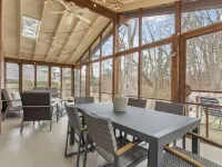 Stylish & Spacious Home with Hot Tub & 3-Season Deck Ξενοδοχεία στην πόλη Douglas