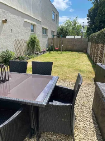 Large Victorian Terrace, Penarth (Cardiff) Отели рядом с достопримечательностью «Юниверсити Хоспитал Лландо»