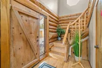 Cascade Getaway, Hot Tub, Fenced Acre, Pet Friendly