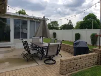 Comfortable home away from home. Close to ONU and all grocery and restaurants. Hotels in Bradley