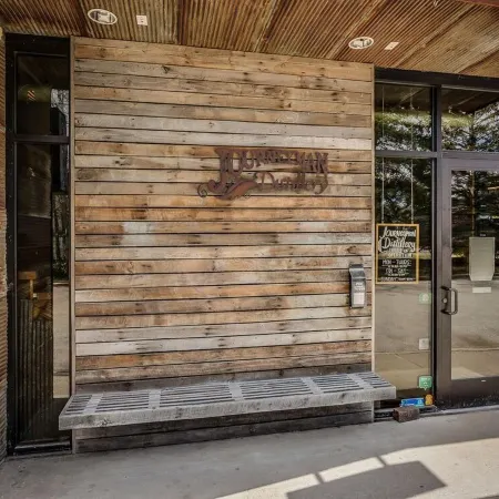Perfect for groups! Walk to Journeyman/downtown Three Oaks