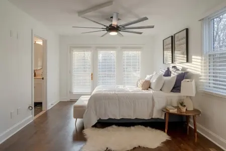 Luxurious 5-Bedroom Lakeside Retreat with Hot Tub, Fire Pit and Dolly Room