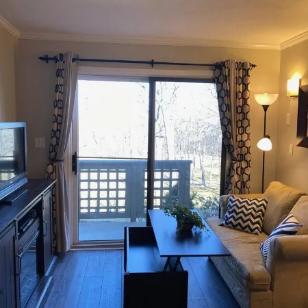 Cozy Studio Overlooking 18 Hole