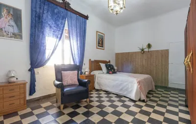 Casa Amelia y Juan de Dios Hotels near Via Romana