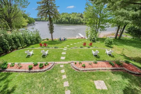 7K Sqft Lakefront Escape, Sandy Beach, Barrel Sauna, Game Room, Fire Pit