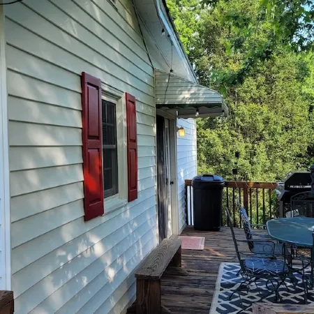 Moo Manor, 10 Mins from downtown Mayberry