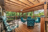 Secluded cabin close to Eureka Springs and Table Rock Lake