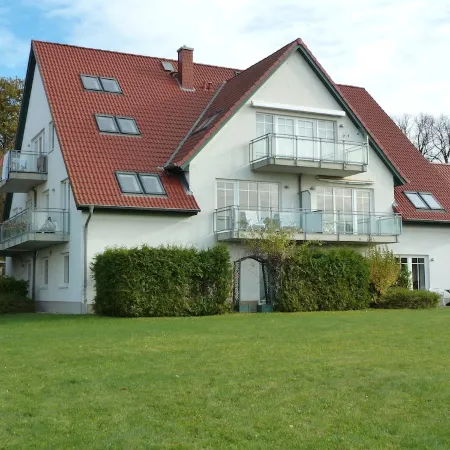Bright and friendly apartment with comfortable amenities near the beach.