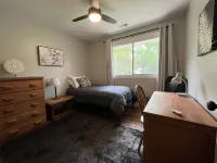 3 BR renovated home, near downtown Raleigh, privacy fenced backyard!