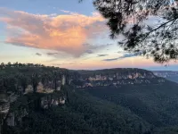 Pet friendly Near 3 sisters, walking trails and with a fireplace