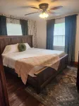 Best kept secret in Mercer Co! 3-bedroom Creekside Cottage with WiFi & AC.
