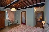 La Principessa  Tuscan farmhouse with pool on wine road of Montecarlo-Lucca