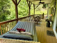 Memorial Day Special! 4Br for 8, Waterfalls, Hot-Tub, Fire-Pit. Private 3 Acres