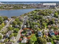 Robert Manning Place•Historic 1824 Salem Home with Parking•Walk to Downtown - Kitchenette