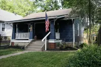Historic*Unique*Downtown*Quiet*Bright*Cheerful*Getaway