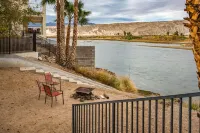 Steps from the River! Cozy 2 bed/ 2 bath condo. Min 30 day rental.