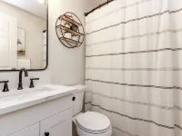 Short Walk to Downtown, AC, Coffee Bar, Patio Hotels in Enumclaw