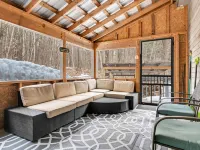 Lakefront Home on Great Sacandaga – Summer Weeks Still Available!! Hotels in Day