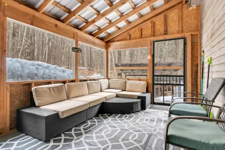 Cozy Lakefront Home on Great Sacandaga – Year-Round Fun