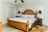 Cottage By The Lake; 40 acre farm with beautiful view of our 15 acre lake.