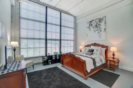 King Bed, Gym, Bike trail, Brewery on site!