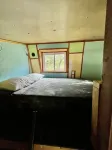 Unique Tilted Treehouse, Private Hot Tub, VIEW on acreage
