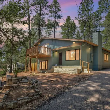 Elkchanted Inn Pine: Fully Fenced Backyard, Spacious Cabin in Woods w/King Bed