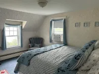 Enjoy spectacular views of Lobster Cove. Large yard, EV charger & dog friendly. Hotels in Boothbay Harbor