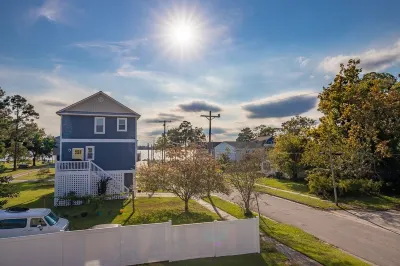 Unique 2 Bedroom Condo | Water View of New Bern Hotels in 