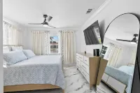 House with Heated Pool and Outdoor kitchen close to Siesta Key Beach!!