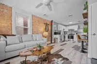 The Wild West Getaway- 204-1 Hotels in Saint Charles