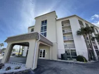 Beachside 2-bedroom condo steps to the Beach at Daytona Beach Các khách sạn gần Van Avenue Park