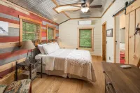Creekside Cabin, located just minutes from Blowing Rock!