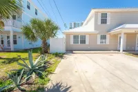 Beautiful 1 bedroom home, 1 block from the beach