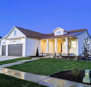 Modern Mapleton Get-a-way