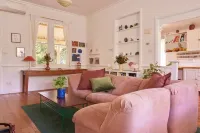 Beautiful Architecturally Designed Cottage in Blue Mountains w/ Valley Views