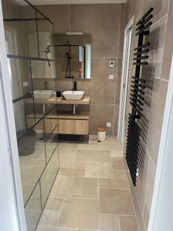 Villa Avec Piscine et Spa à 1 km de la Plage Отели в г. Сен-Жиль-Круа-де-Ви