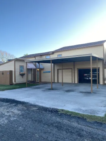 Waterfront Oasis with private pool, Hot tub and 200 ft. Lighted fishing pier