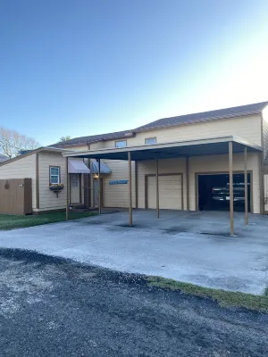 Waterfront Oasis with private pool, Hot tub and 200 ft. Lighted fishing pier Hotel a San Leon