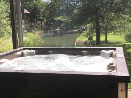 Beautiful Farmhouse Waterfront Cove with Dock and Hot Tub.