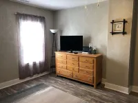 900 Sq Ft Downtown 1 Bedroom Apt, Close to Shopping, Honeywell, Eagles, Sleeps 5