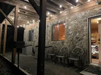 Romantic,Cozy Log Cabin, Hot Tub, WiFi, pool table