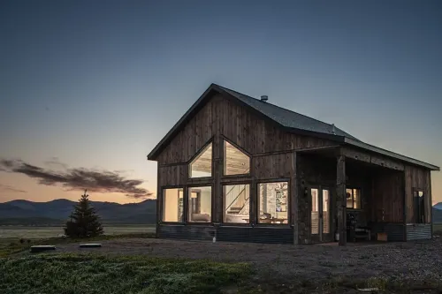 Experience Montana's Rustic Charm in the Big Hole Valley!