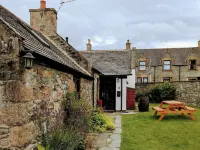Stylish traditional cottage in the heart of Whisky country Hotels in Ballindalloch