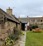 Stylish traditional cottage in the heart of Whisky country Hotels in Ballindalloch
