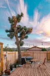 70s Vibes with Hot Tub & Pool! The Coyote House