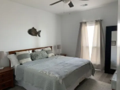 Sunset Cove-4 BR, 2 1/2 BA Waterfront Home. Sleeps 12-Private pier!
